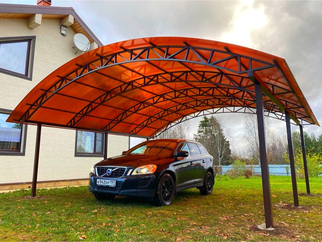Двускатный навес с поликарбонатом для автомобиля